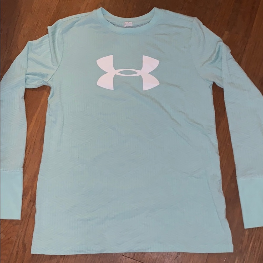 A girls under armor longsleeve T-shirt